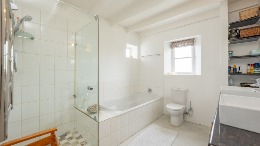 4 Bedroom Property for Sale in Struisbaai Western Cape